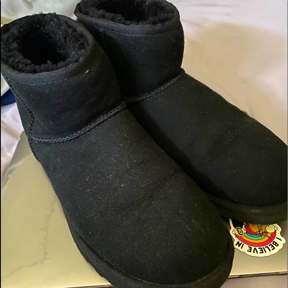 Ugg short size 8